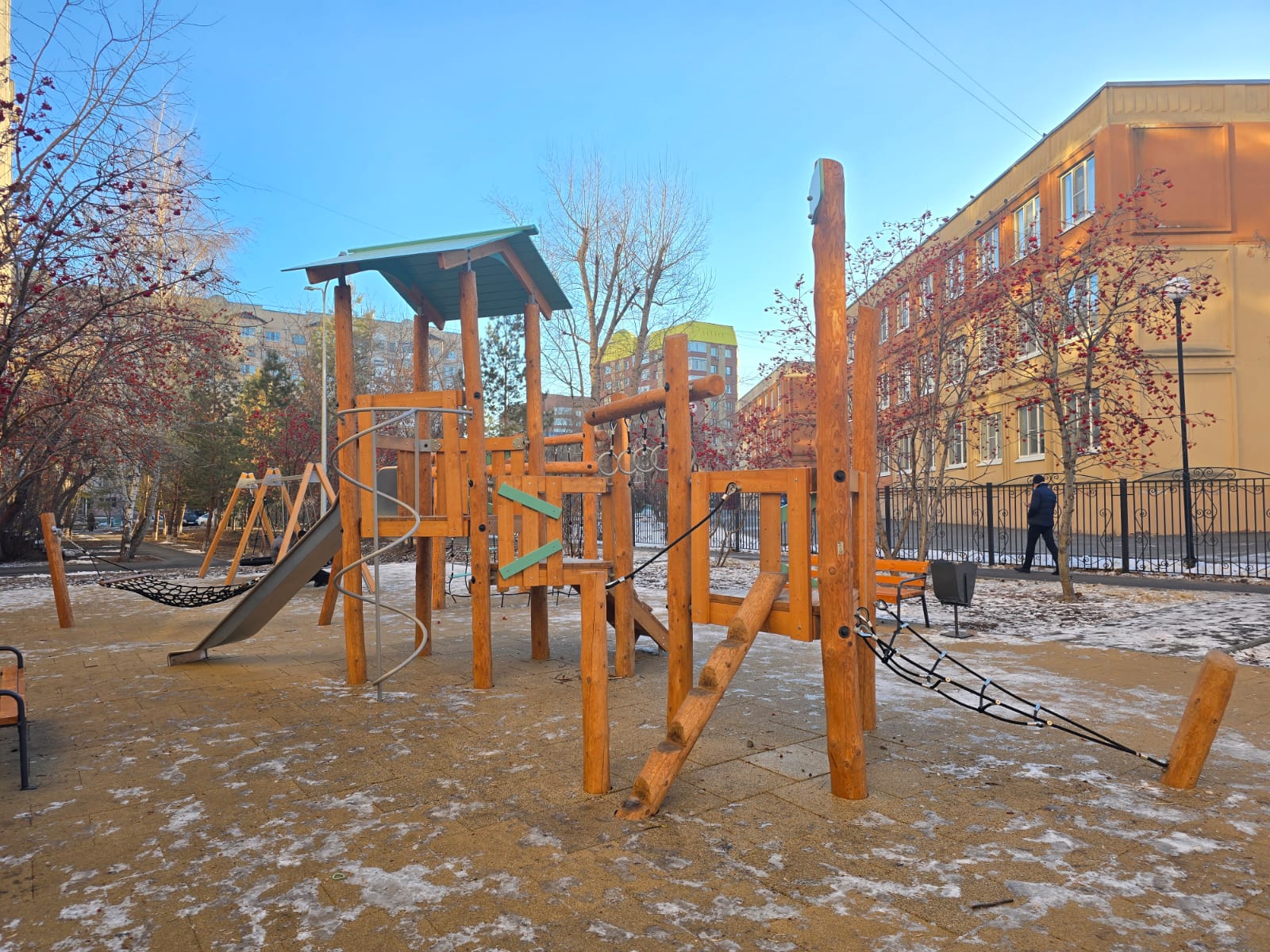 Благоустройство детской площадки по ул. Малыгина г. Тюмень